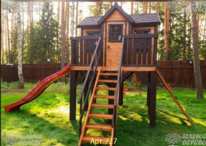 домик из дерева уличный